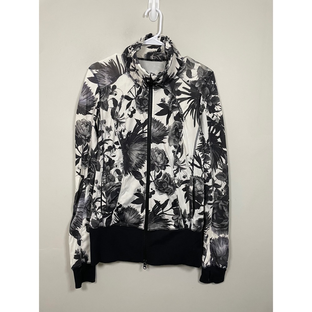 Lululemon Nice Asana Jacket
Brisk Bloom Black White / Black Size 6 Athleisure‎